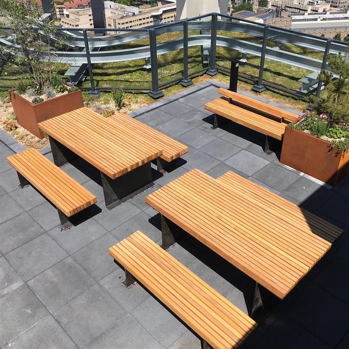 BOTA.2400.Ct garapa Op=Op - Cortenstaal,Tafels,BORG tafel,2400 x 890 x 900 mm